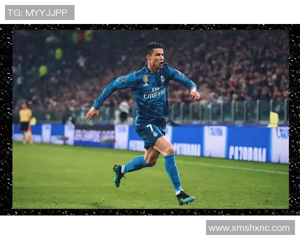 足球巨星C罗的魅力瞬间展现他无与伦比的风采与实力